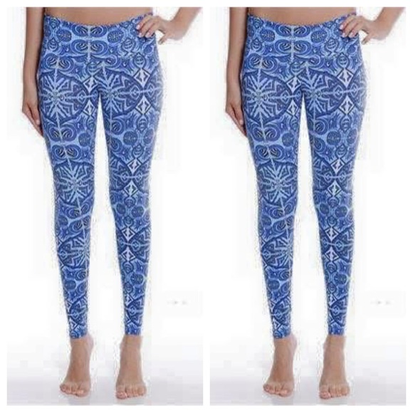 🦋 Radiant Blue & White Tile Pattern Leggings  * YOGA - Picture 2 of 9